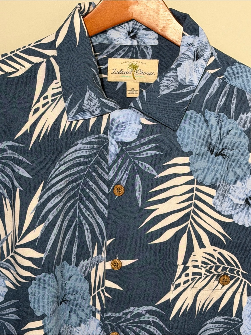 Men's Island Shores Island Style Navy Blue Floral Shirt Pattern-Matched Pocket